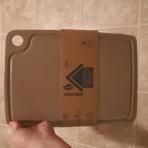 Norwex cutting board, size small - Picture 3 of 4